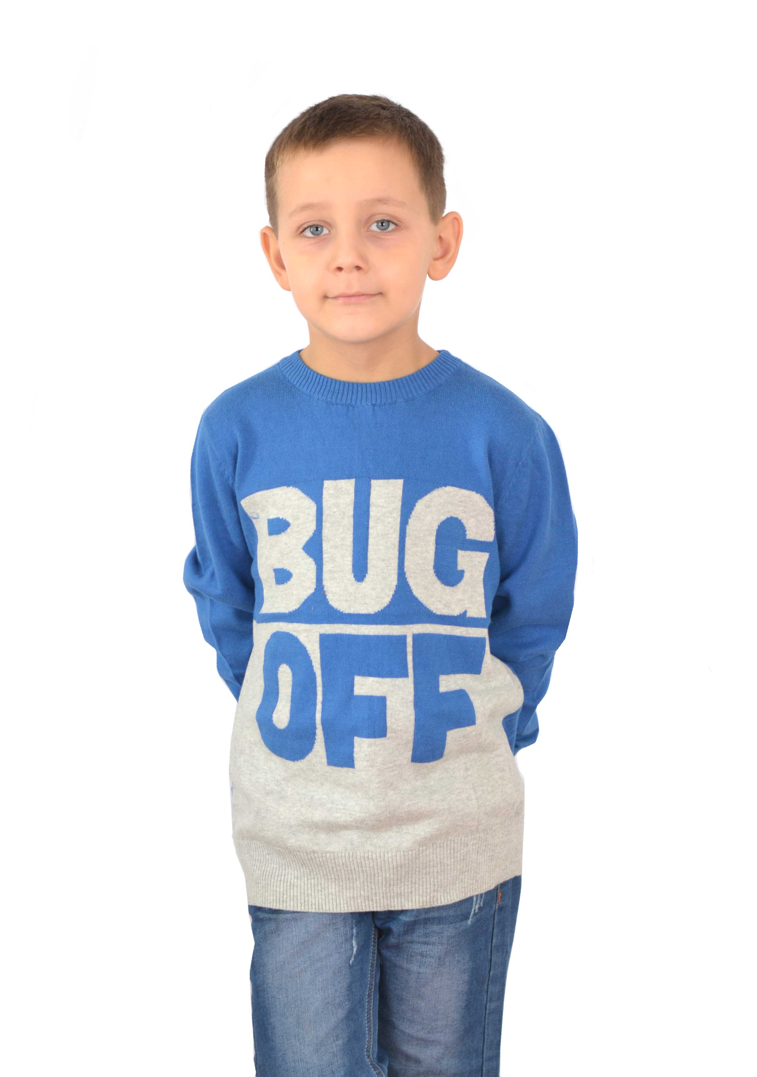 серо-синей детский свитер для мальчика