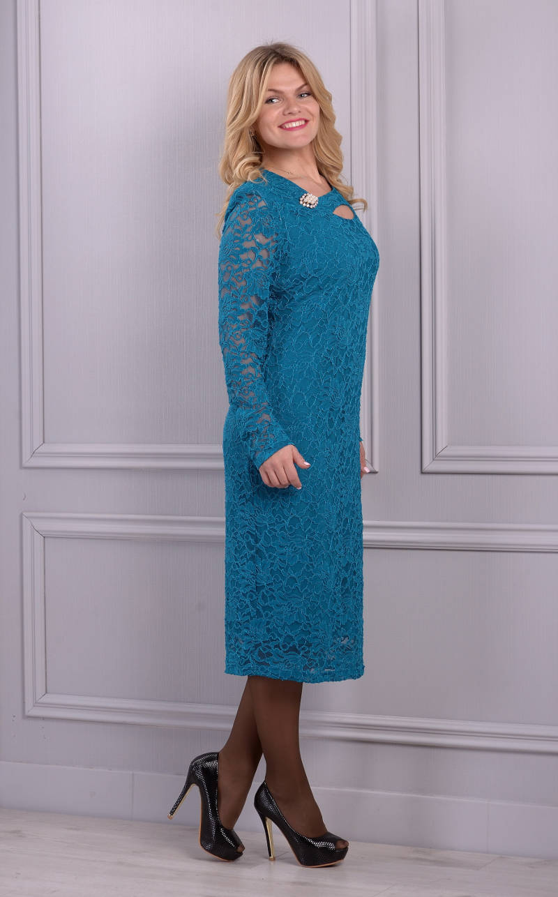 Гипюровое платье бирюзового цвета с оригинальной горловиной фото